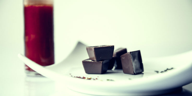 Si se come chocolate después del sexo ayuda a recuperar la serotonina, la hormona de la felicidad (Pixabay)