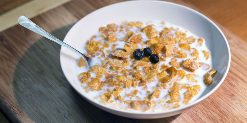 EL alto contenido en azúcares y carbohidratos lo de los cereales hacen muy desaconsejable su consumo por la noche (PIxabay)