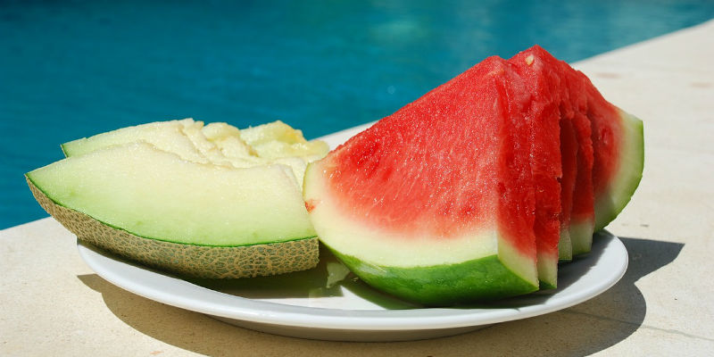 Las frutas con alto contenido en agua favorecen la salivación (Pixabay)