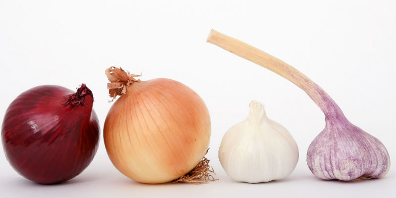 Comer ajo y cebolla deja una huella imposible de disimular en el aliento y el olor corporal que eliminará cualquier posibilidad de encuentro sexual (Pixabay)