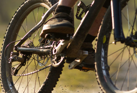 Hay que tener en cuenta algunos aspectos técnicos para elegir bici de montaña (iStock)