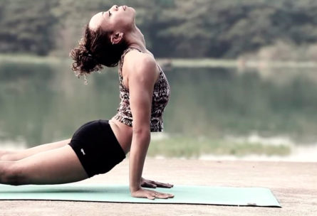El yoga y el pilates son buenos para la flexibilidad. Flickr - Hamza Butt
