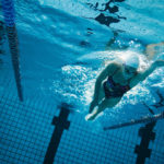 Con la natación se activan todos los grandes grupos musculares del cuerpo. (iStock).
