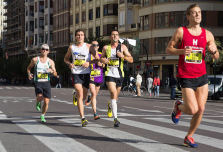 Para correr un maratón hay que entrenar duro. (iStock).